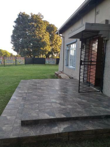 Hostal Alika Guest House