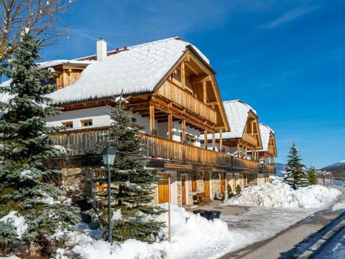 Opulent Chalet In Mauterndorf With Whirlpool & Sauna