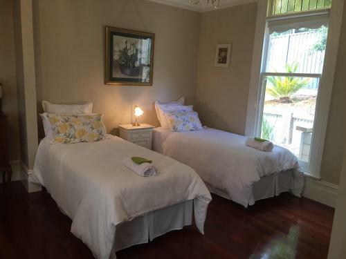 Bed & Breakfast The Oaks Lilydale Accommodation