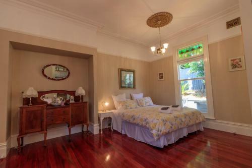 Bed & Breakfast The Oaks Lilydale Accommodation