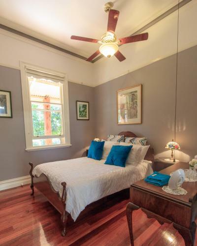 Bed & Breakfast The Oaks Lilydale Accommodation