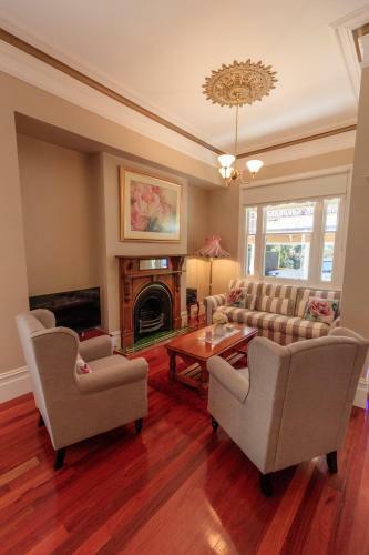 Bed & Breakfast The Oaks Lilydale Accommodation