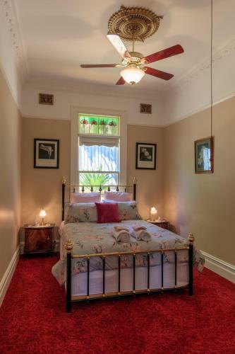 Bed & Breakfast The Oaks Lilydale Accommodation
