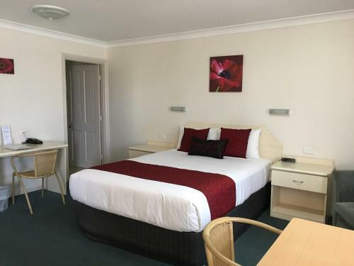 Hotel Tuckerbox Motor Inn