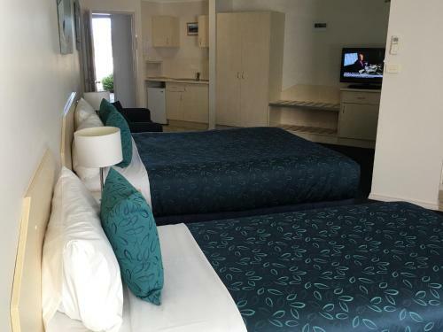 Hotel Tuckerbox Motor Inn