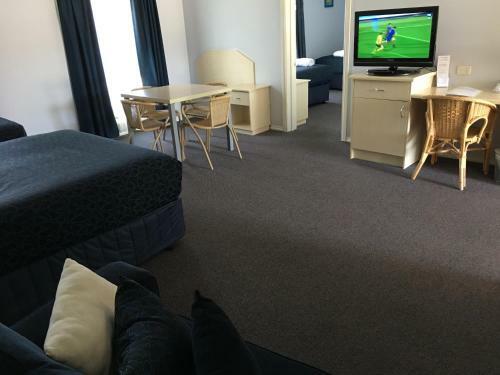 Hotel Tuckerbox Motor Inn