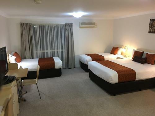 Hotel Tuckerbox Motor Inn