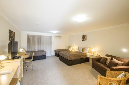 Hotel Tuckerbox Motor Inn