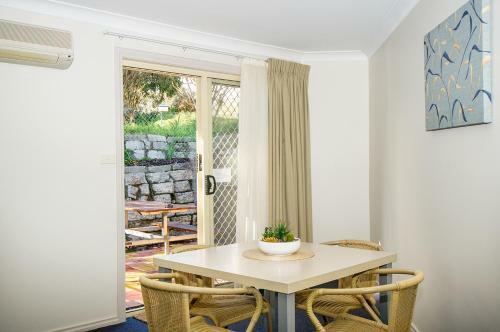 Hotel Tuckerbox Motor Inn