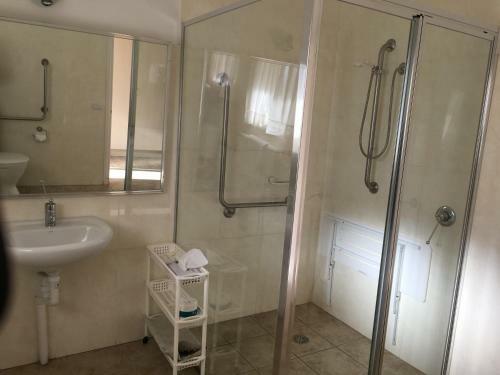 Hotel Tuckerbox Motor Inn