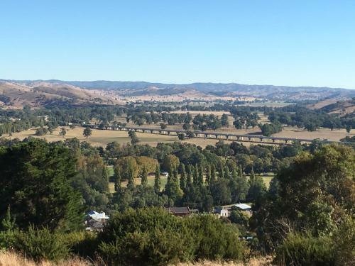 Hotel Tuckerbox Motor Inn
