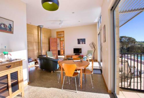 Hostal The Chocolate Lily Bed & Breakfast
