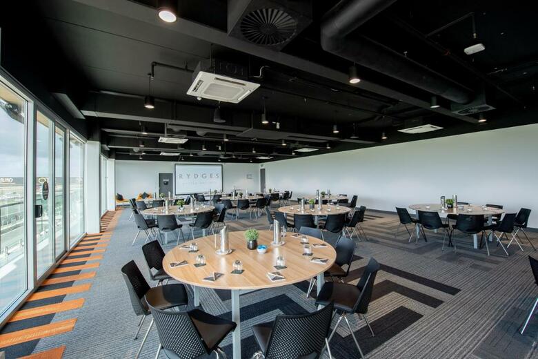 Hotel Rydges Pit Lane