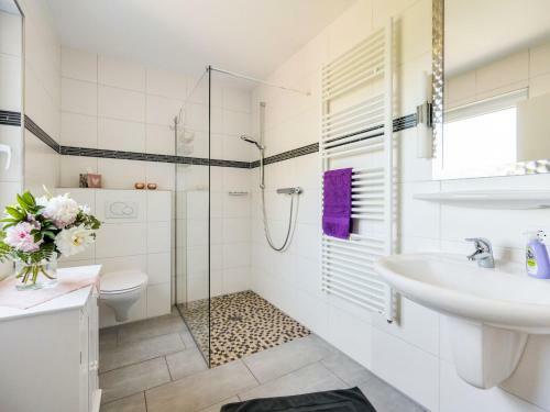 Charming Apartment In Weinsheim With Garden