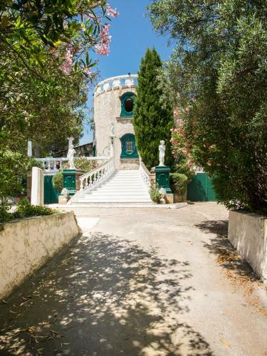 Beaucaire Villa Sleeps 15 Pool Wifi