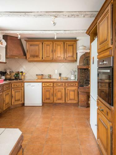 Beaucaire Villa Sleeps 15 Pool Wifi