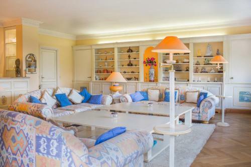 Pegomas Villa Sleeps 16 Pool Air Con Wifi