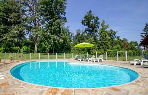 Perrusson Chateau Sleeps 13 Pool Wifi