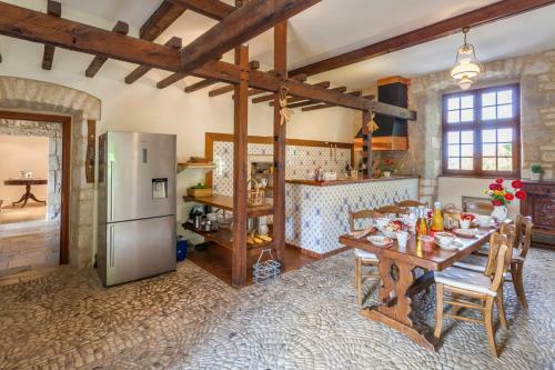 Pomayrede Chateau Sleeps 16 Pool Air Con