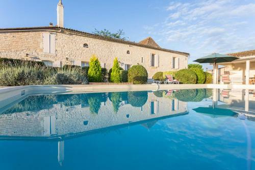 Saint-pierre-d'eyraud Villa Sleeps 8 Pool Wifi