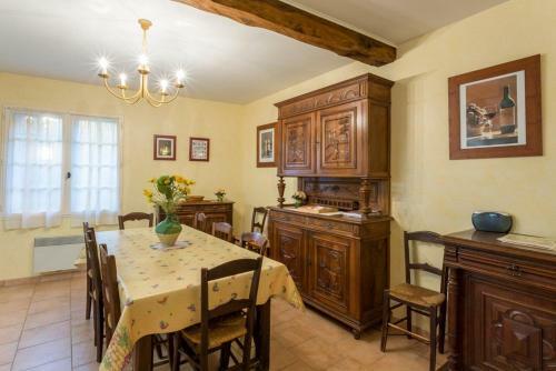 Saint-pierre-d'eyraud Villa Sleeps 8 Pool Wifi