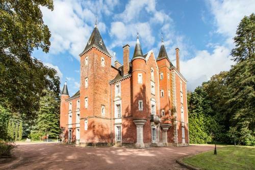 Vescours Chateau Sleeps 20 Pool Wifi