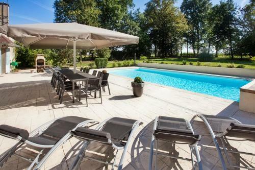 Lans Chateau Sleeps 14 Pool Air Con Wifi