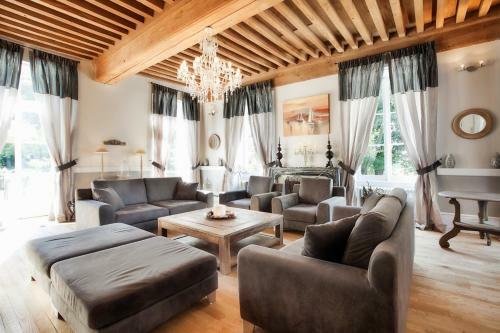 Lans Chateau Sleeps 14 Pool Air Con Wifi