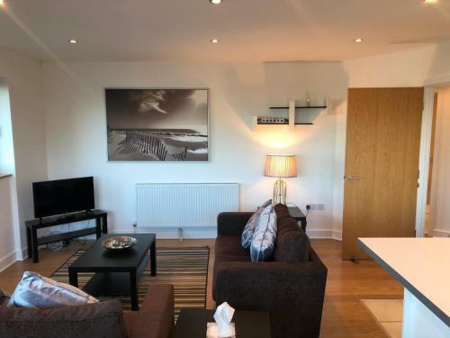 Ir Chelmsford Riverside Apartment