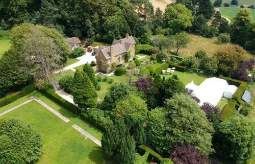 Dursley Chateau Sleeps 19 Wifi