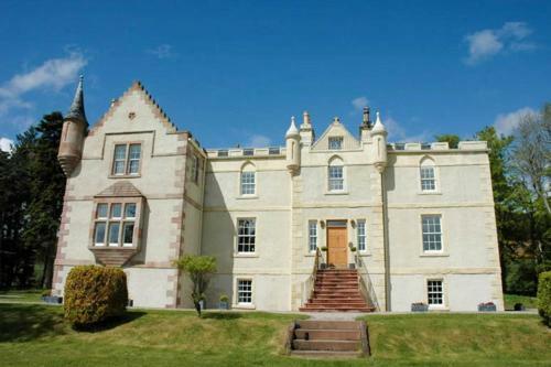 Evanton Chateau Sleeps 14 Wifi