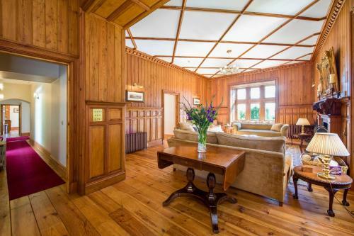 Evanton Chateau Sleeps 14 Wifi