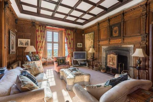 Hurst Green Chateau Sleeps 15 Pool Wifi
