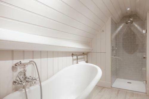 Temple Guiting Chateau Sleeps 10 Wifi