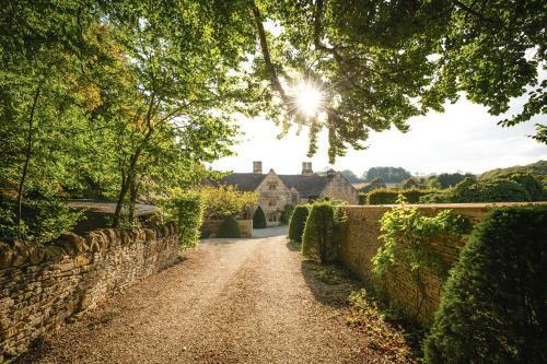 Temple Guiting Chateau Sleeps 10 Wifi
