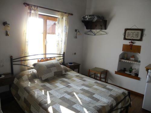 Hostal Sarafis Guesthouse