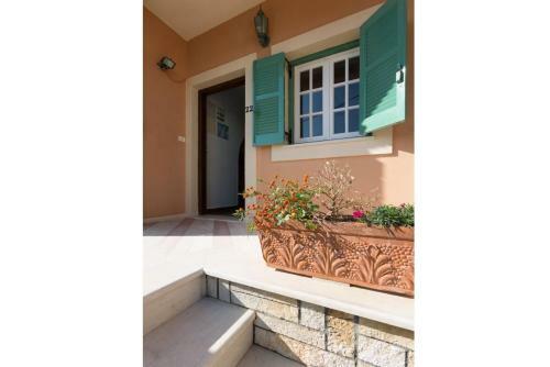 Villa Lavranos House
