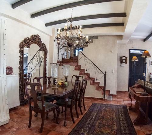 Hostal Ostra Menalon Luxury Suites