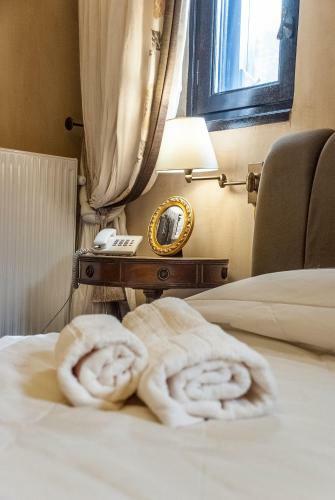 Hostal Ostra Menalon Luxury Suites