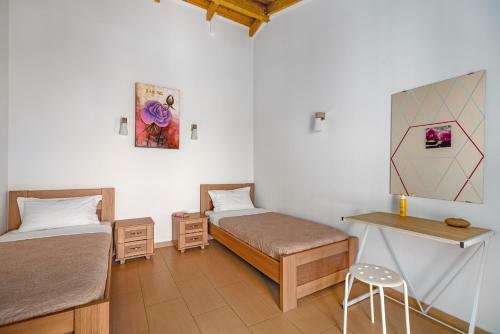 Hotel Mesogeios 2000