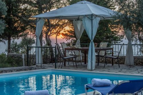Agios Nikitas Nature Villas
