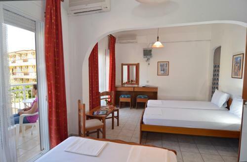 Triada Hotel