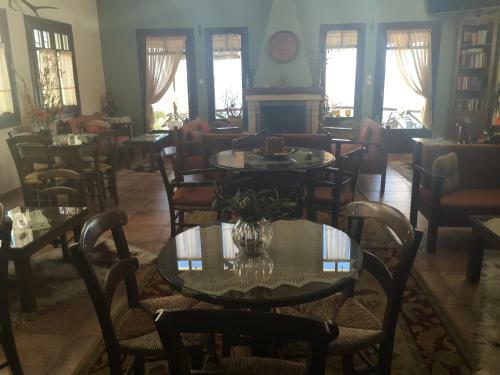 Hostal Iliovolo Guesthouse