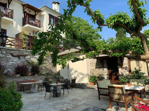 Hostal Iliovolo Guesthouse