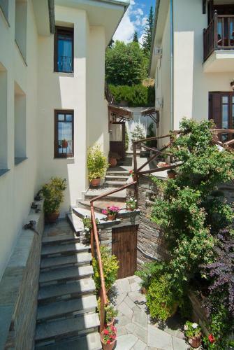 Hostal Iliovolo Guesthouse