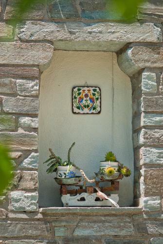 Hostal Iliovolo Guesthouse