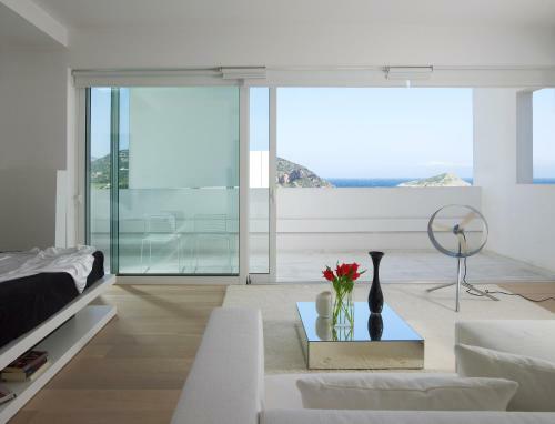 Villa Infinity White Complex