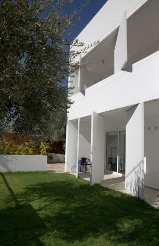 Villa Infinity White Complex