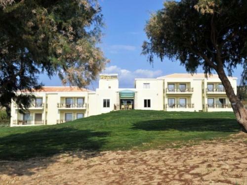 Aparthotel Finiki Plaza