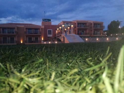 Aparthotel Finiki Plaza